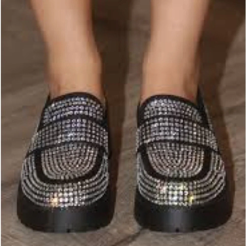 BAMBOO Women's Black and Silver Studded Flats size 38 - 8